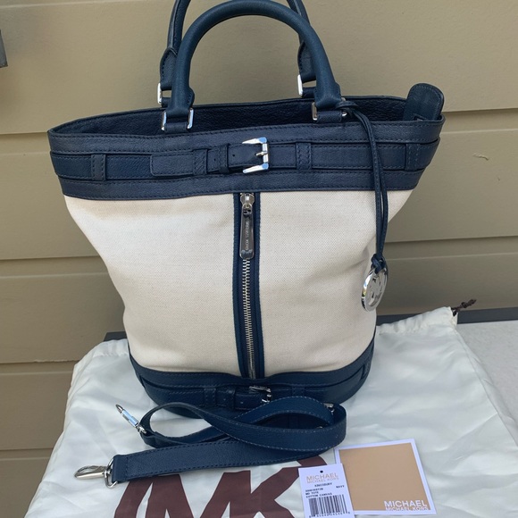 Michael Kors Kingbury Purse - Picture 4 of 13